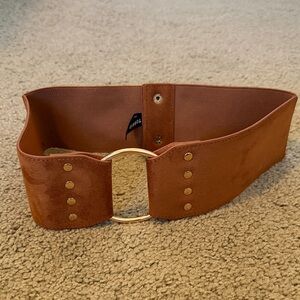 Torrid belt snaps in back size 00